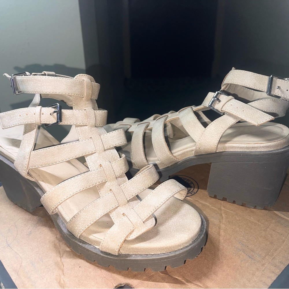 Beige Dirty Laundry Heel Sandals Women’s size 10